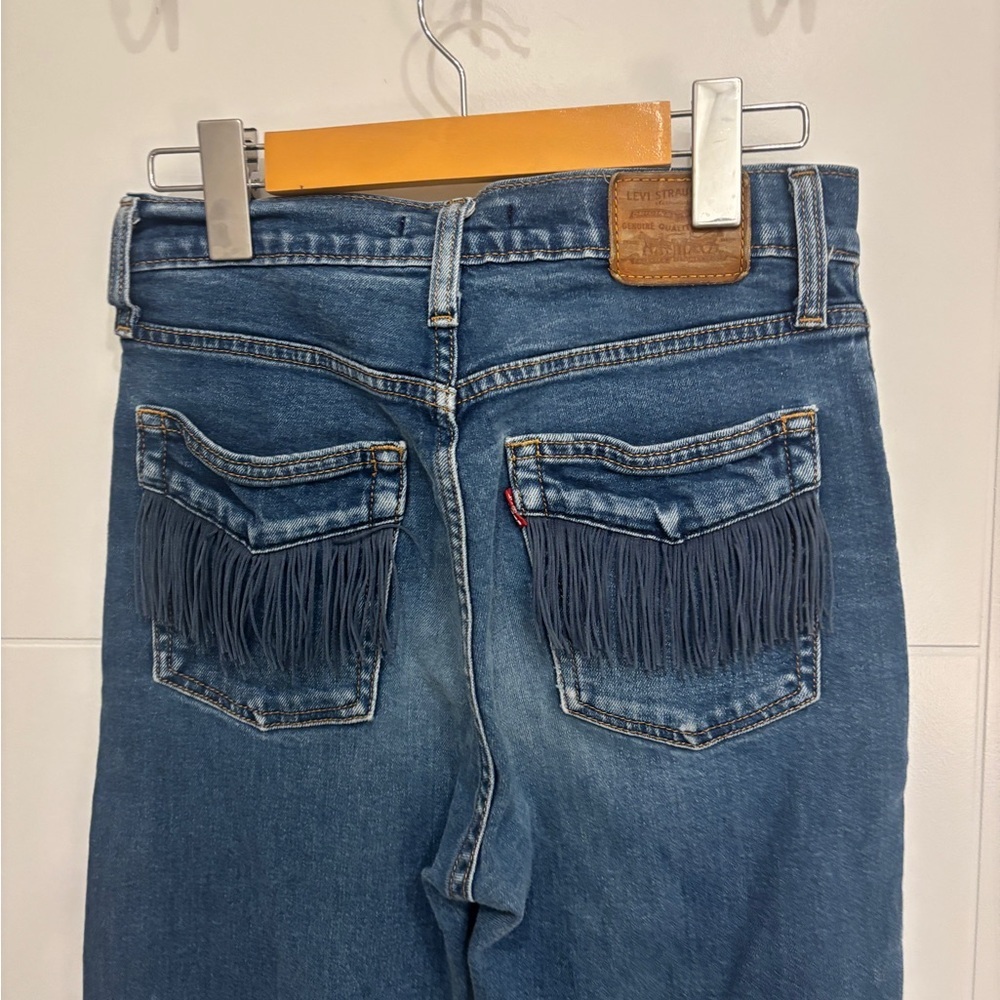 Levi's Women's Wedgie Straight Leg Fringe-Back Blue Jeans - Picture 7 of 9